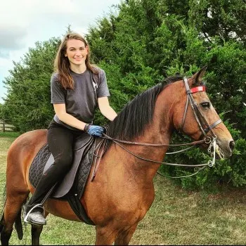 Anna Stanek bio photo - Horse writer for Horsey Hooves