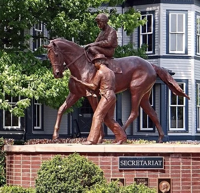 Secretariat horse statue