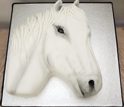 Realistic white horse head cake design idea