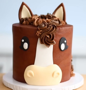 Round horse head chocolate cake