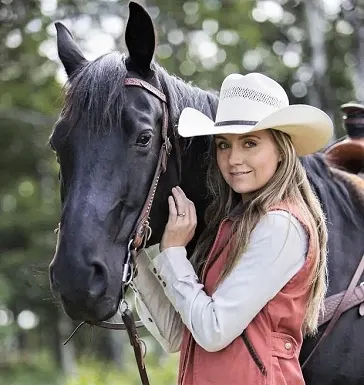 Stormy (Spartan) and Amber Marshall (Amy Fleming) on Heartland