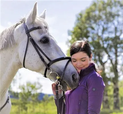 Alisha Newton and Phoenix from Heartland hugging