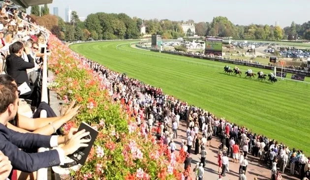 Prix de L'Arc de Triomphe horse racing track