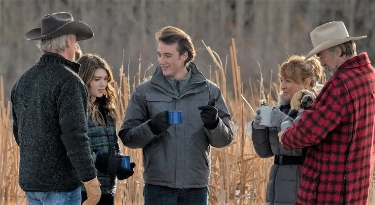 Jordan Burtchett, Alisha Newton, Chris Potter, Shaun Johnston and Jessica Sheen on the Heartland set