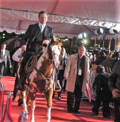 Viggo Mortensen riding PJ on the Hollywood red carpet at the Hidalgo movie premier