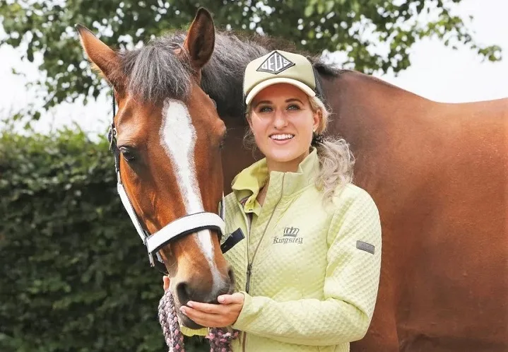 Britt Dekker and her horseVito