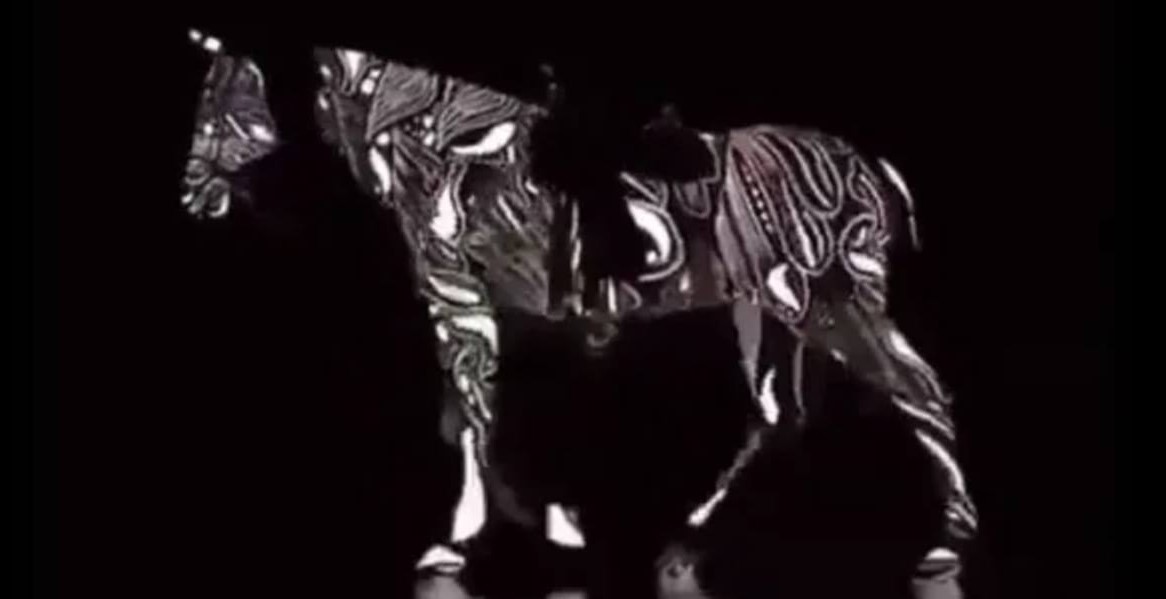 Horse walking backwards or forwards optical illusion