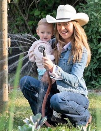 Amy Fleming holding her baby daughter in Heartland