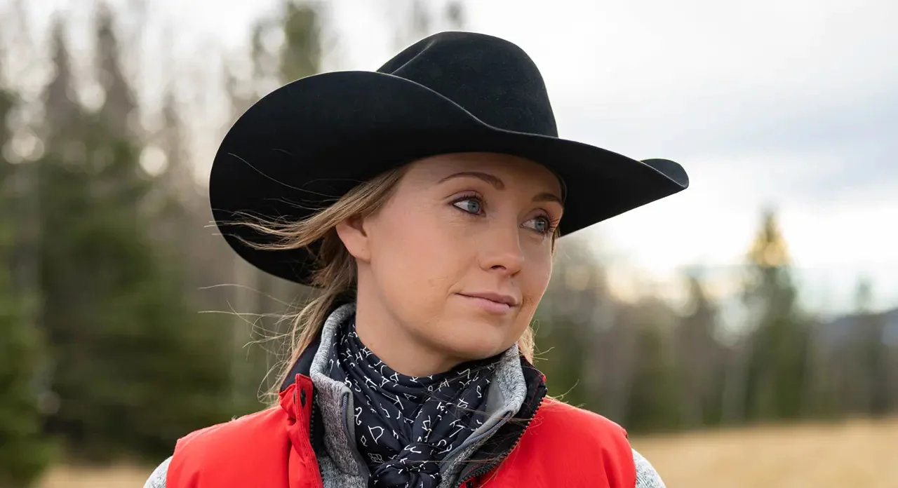 Amy Fleming in the Heartland TV series wearing a black cowboy hat