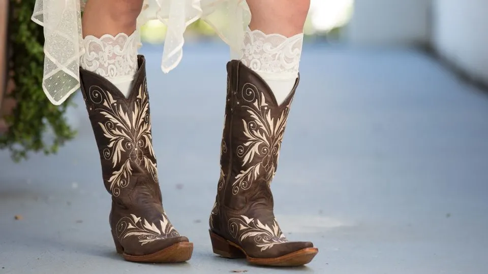 Best Socks for Cowboy Boots Essential Features and Materials
