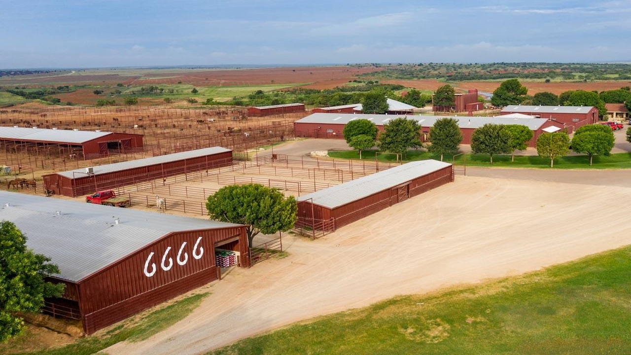 Who Owns 6666 Ranch? Four Sixes Ranch History, Size & Facilities