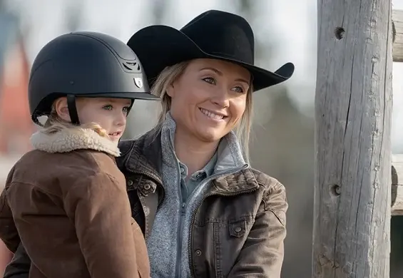 Amy Fleming holding Lyndy Fleming in Heartland Season 16