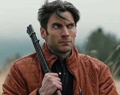 Jamie Dutton holding a gun on Yellowstone