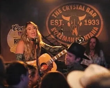Lainey Wilson singing on stage in Yellowstone season 5 episode 3