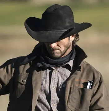 Ryan from Yellowstone riding a horse, holding a lasso rope, and wearing a black cowboy hat