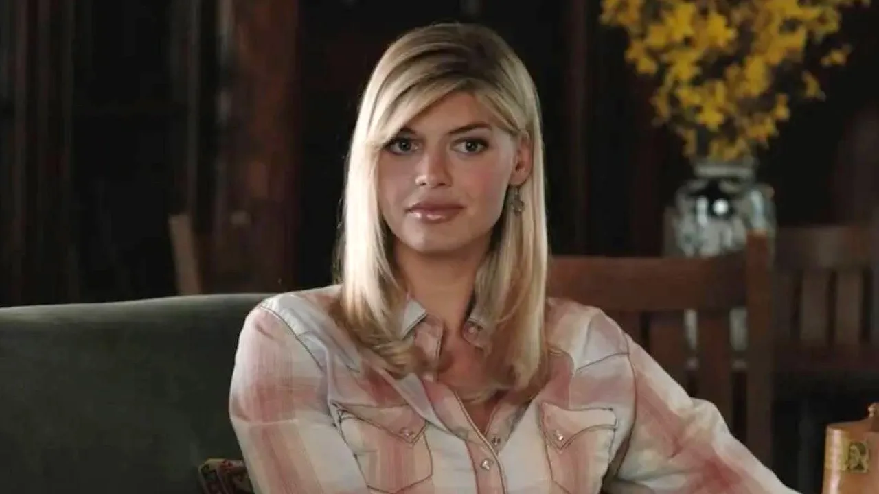 Kelly Rohrbach as Cassidy Reid in the Yellowstone TV series
